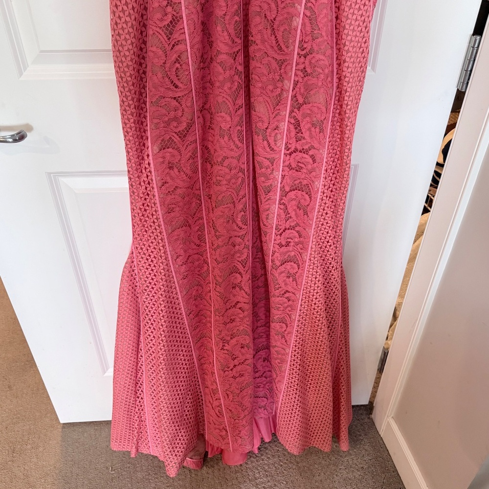 J Mendel - new : coral trumpet style lace overlay gown - Picture 6 of 7